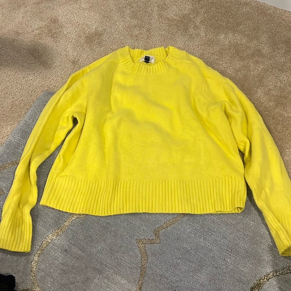 Universal thread yellow sweater